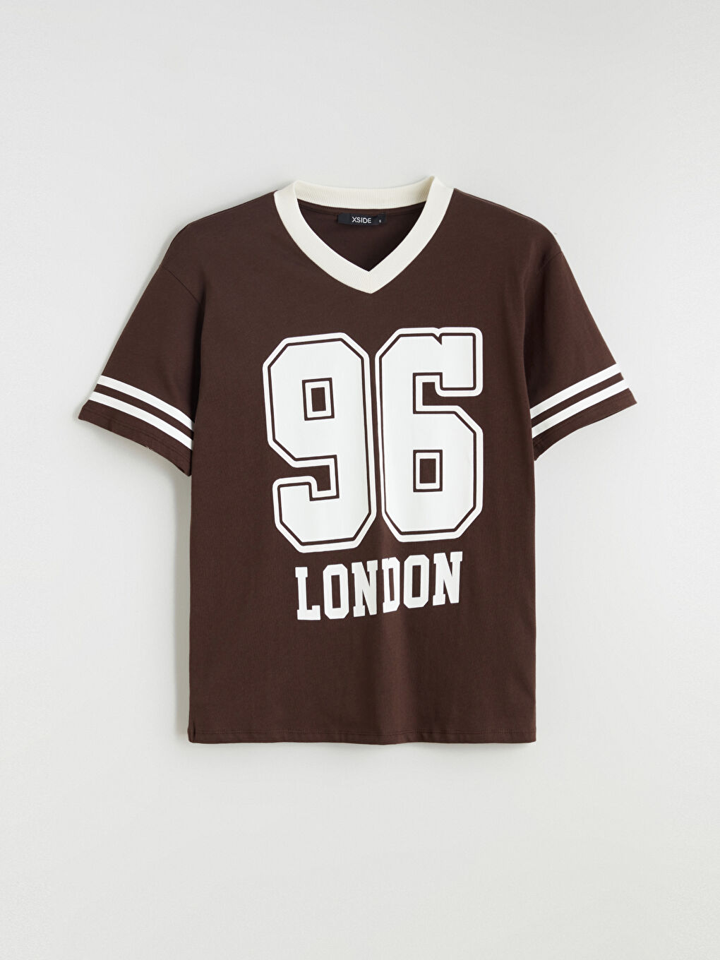 Kahverengi V Yaka London Baskılı Oversize Kadın Tişört-4