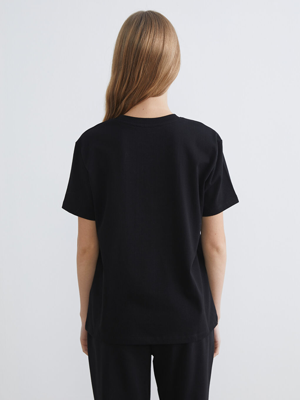 Siyah Bisiklet Yaka Kadın Tişört-3