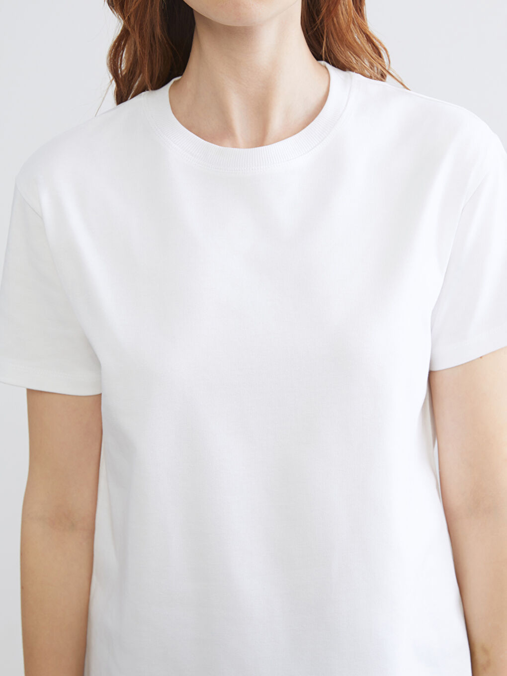 Beyaz Bisiklet Yaka Kadın Tişört-2