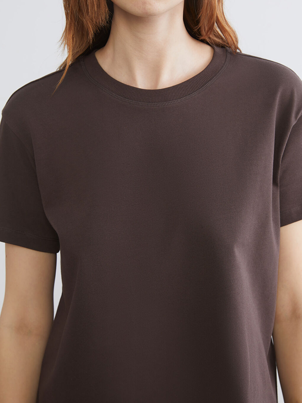 Kahverengi Bisiklet Yaka Kadın Tişört-2