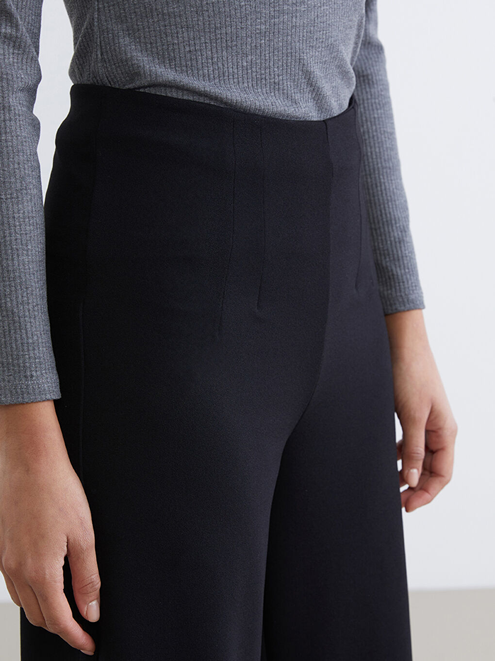 Siyah Beli Fermuarlı Geniş Paça Kadın Pantolon-2