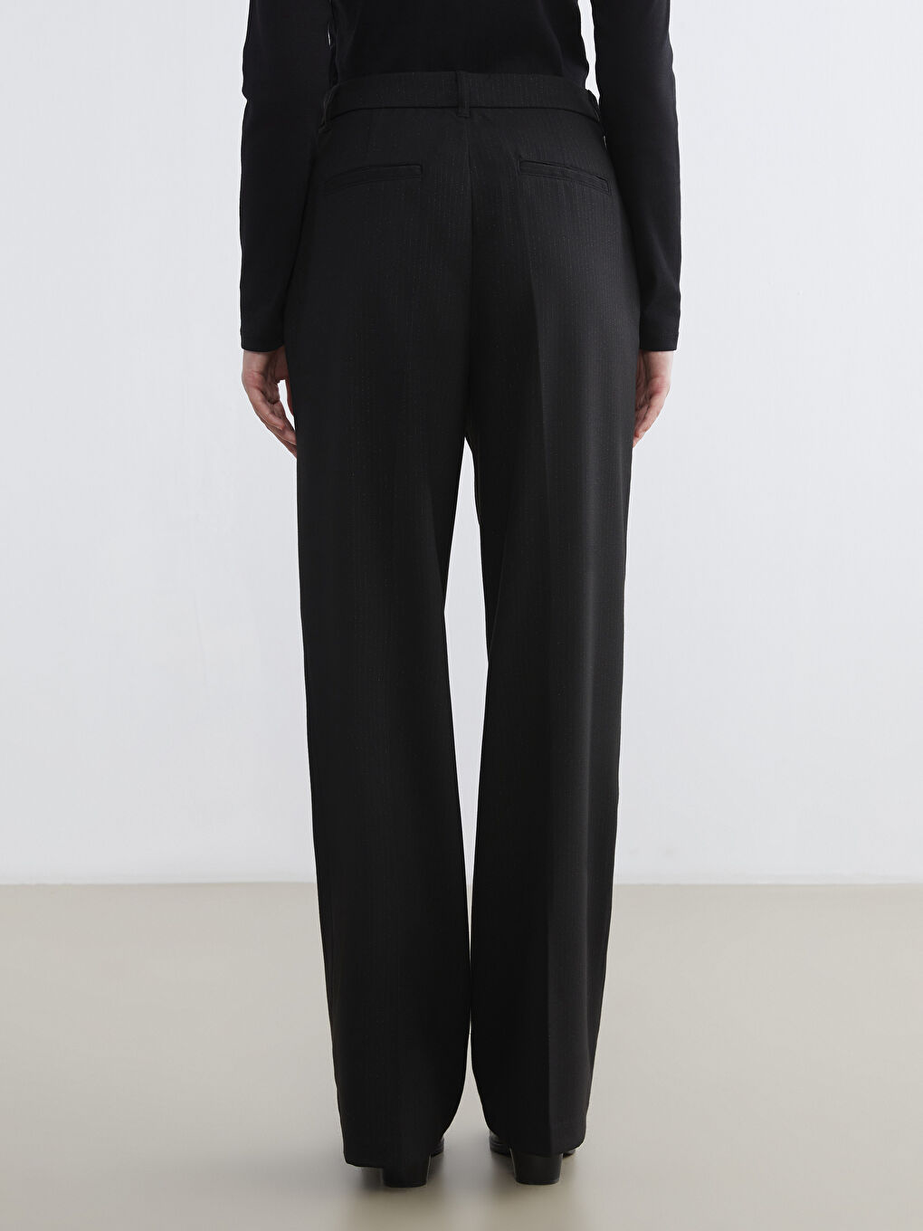 Siyah Standart Fit Çizgili Kadın Pantolon-3