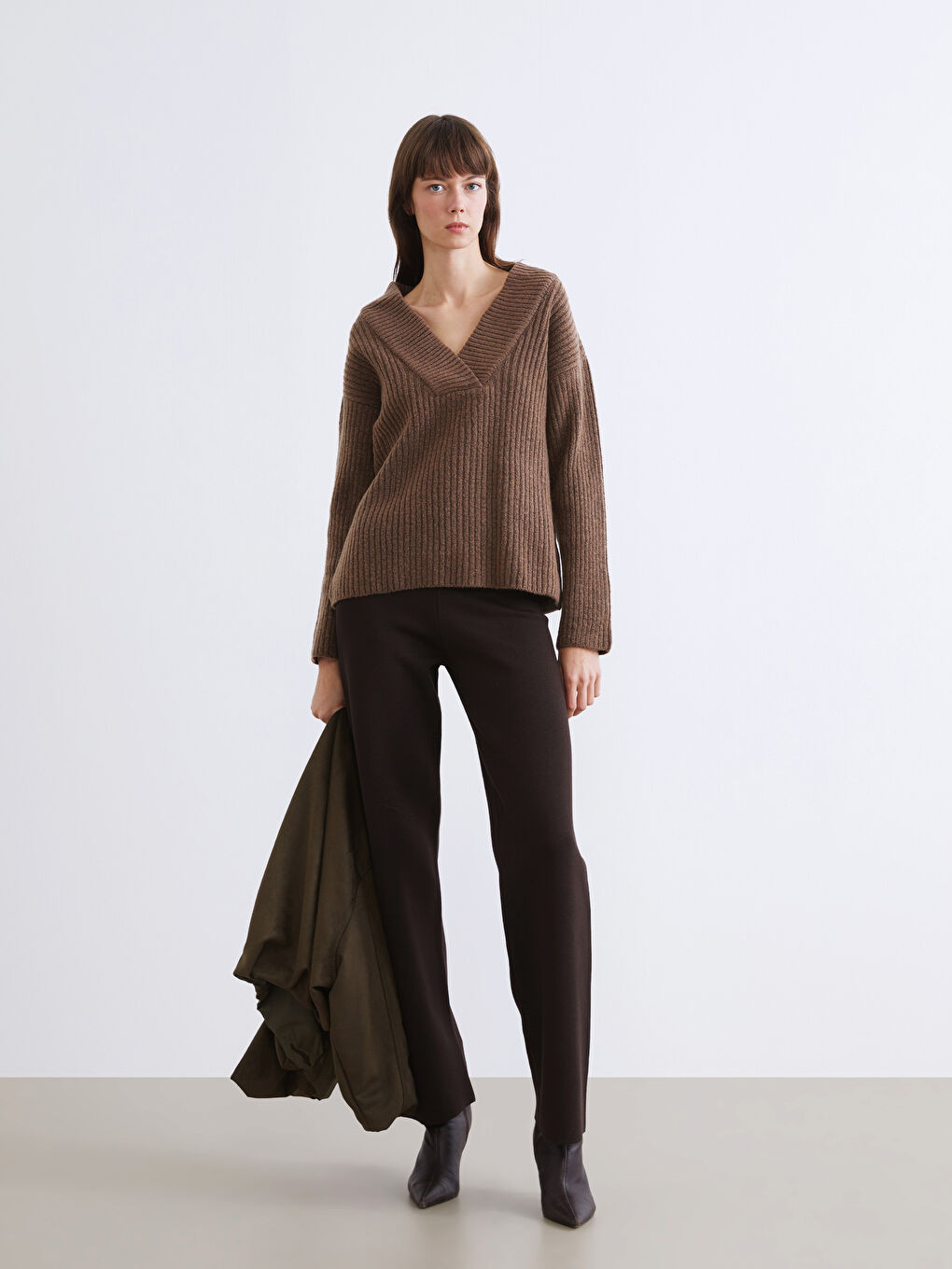 Kahverengi V Yaka Kadın Triko Kazak-1