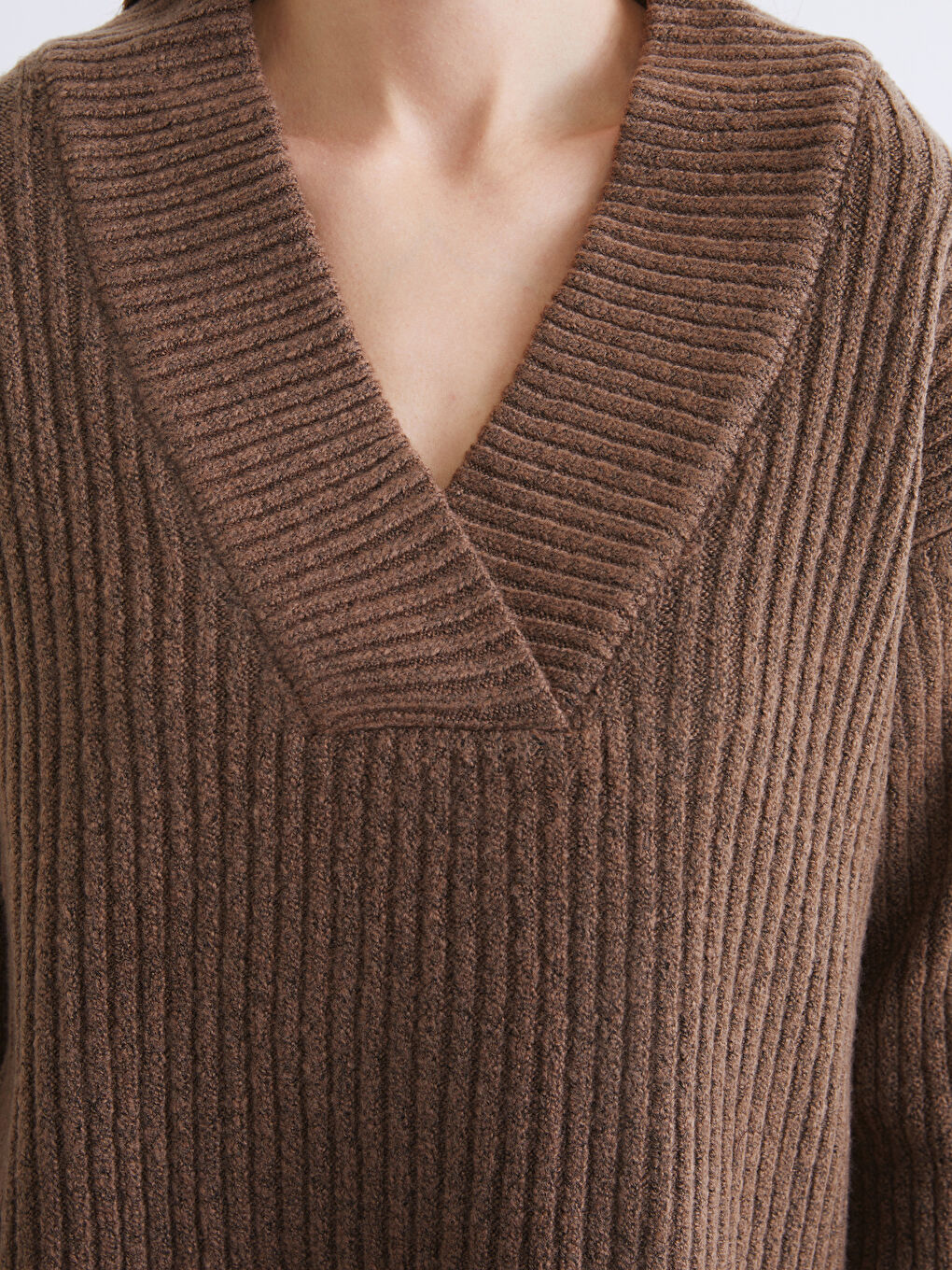 Kahverengi V Yaka Kadın Triko Kazak-2