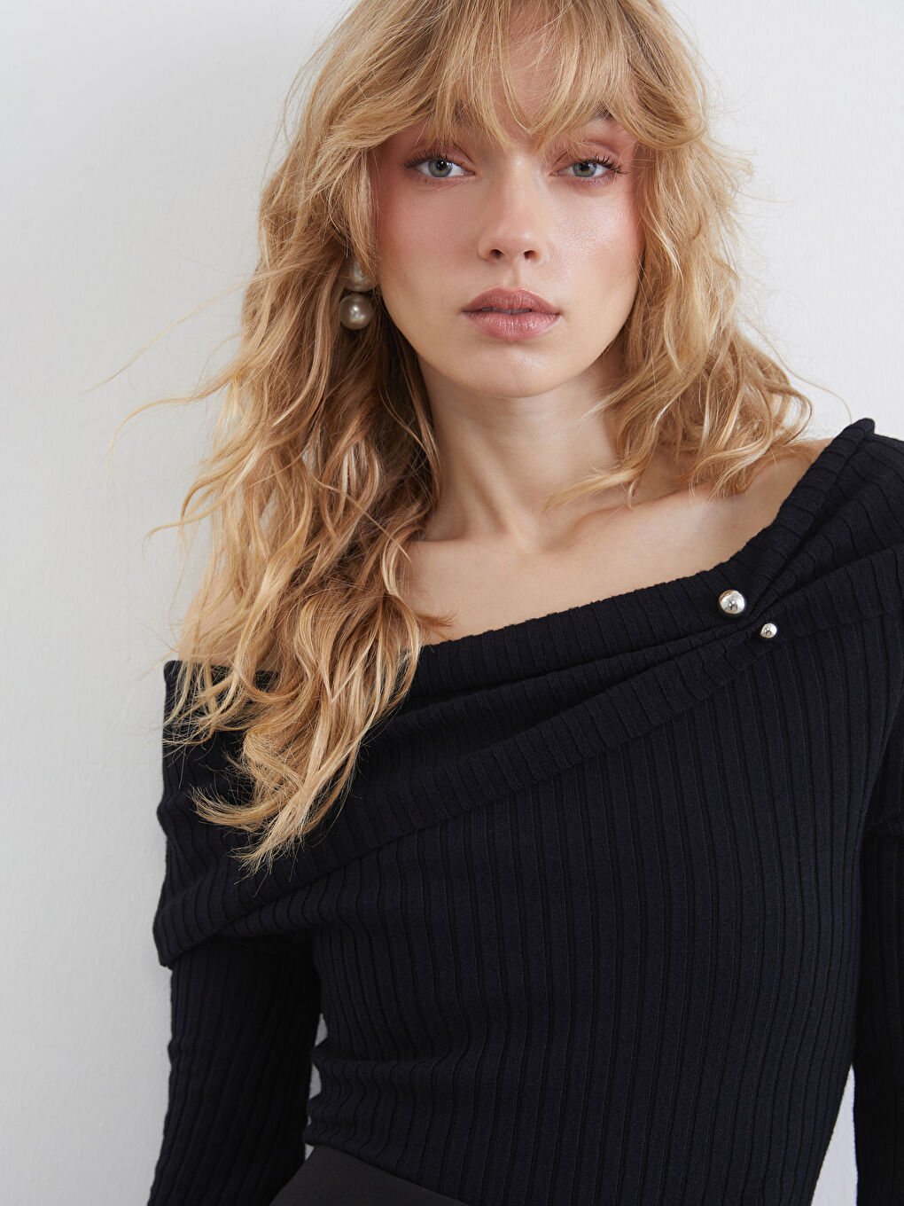 Siyah Kayık Yaka Kadın Triko Kazak-2