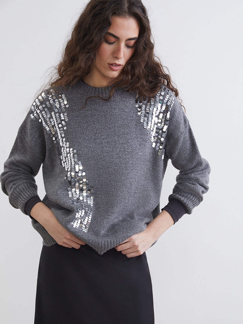 Antrasit Bisiklet Yaka Pul İşlemeli Kadın Triko Kazak