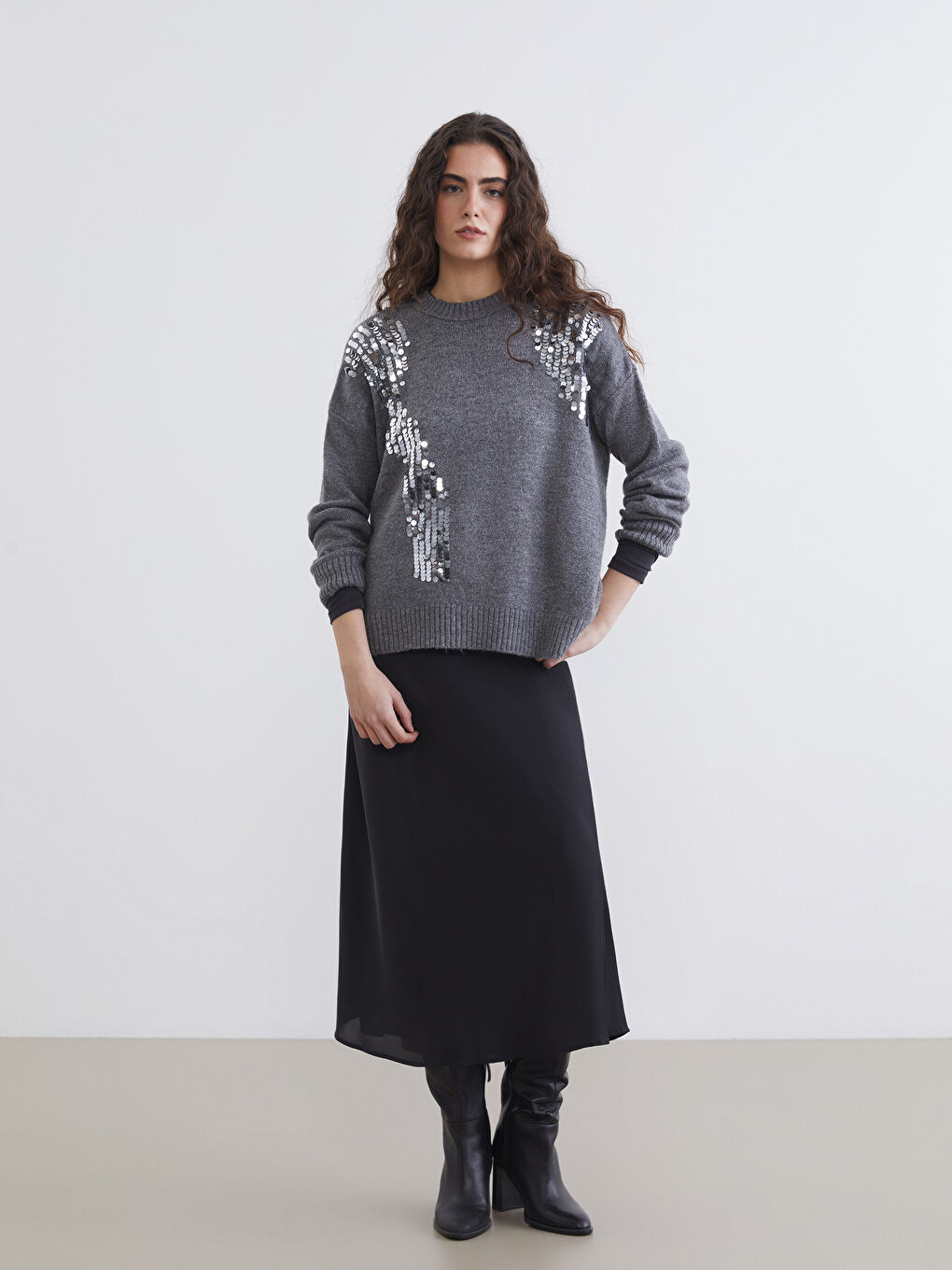 Antrasit Bisiklet Yaka Pul İşlemeli Kadın Triko Kazak-1
