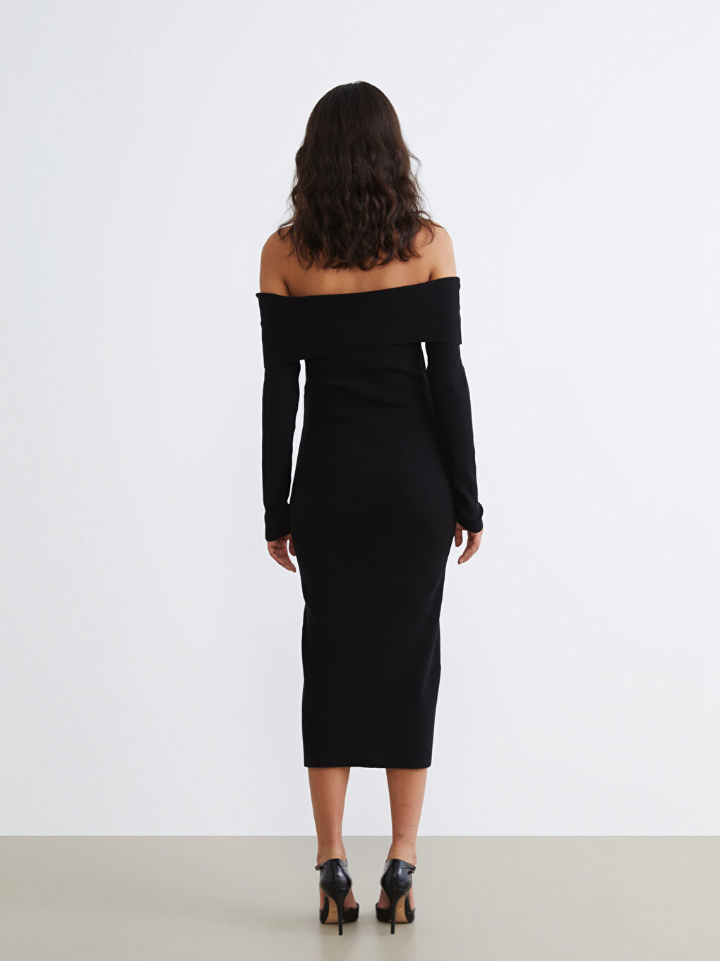 Boat Neck Knit Dress-3