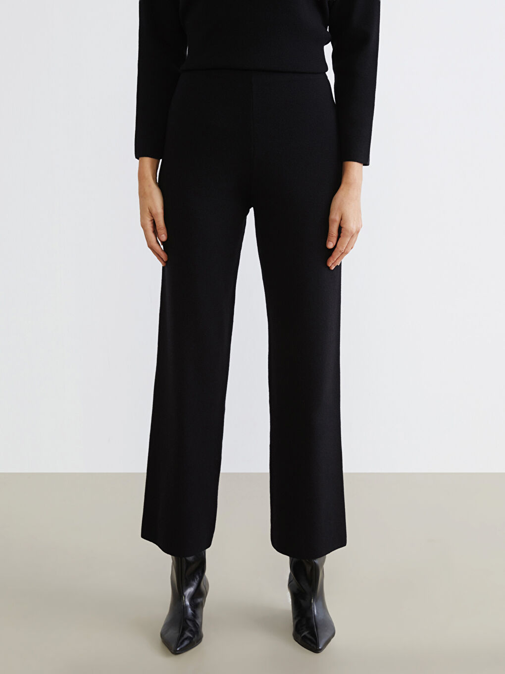 Siyah Beli Lastikli Geniş Paça Kadın Triko Pantolon-1