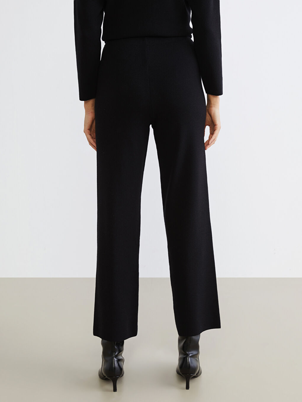 Siyah Beli Lastikli Geniş Paça Kadın Triko Pantolon-3