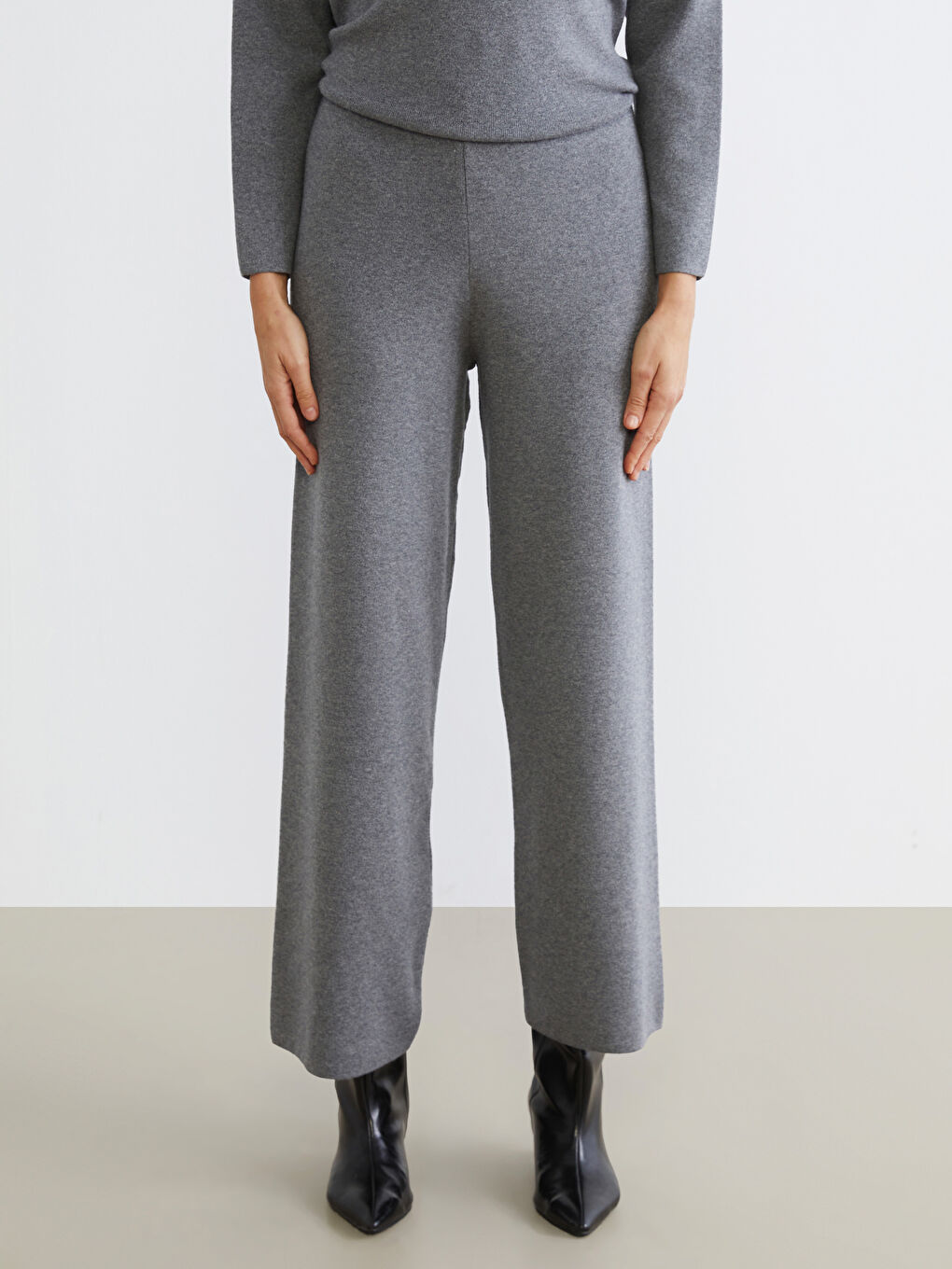 Antrasit Beli Lastikli Geniş Paça Kadın Triko Pantolon-1