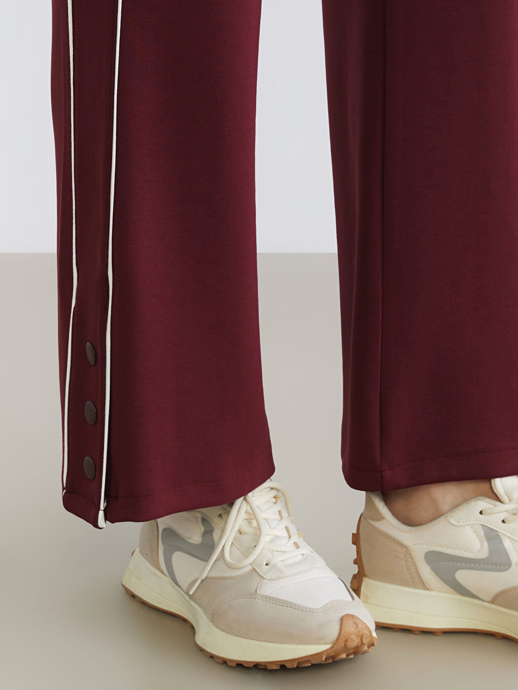 Elasticated Waist Wide Leg Women's Sweatpants-2