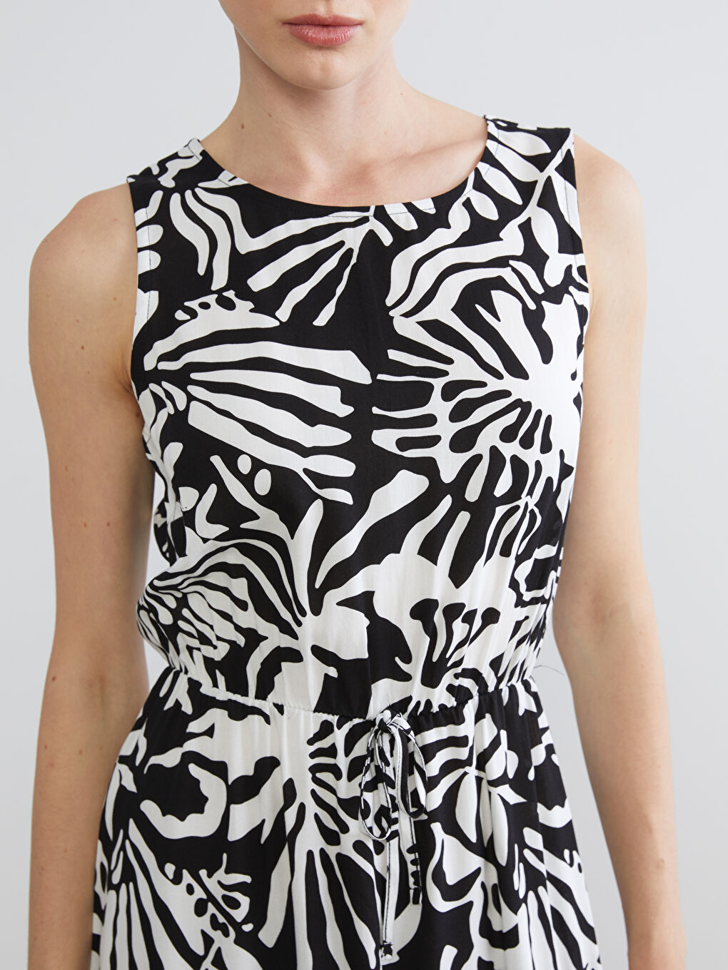 Crew Neck Patterned Fitted Waist Dress-2