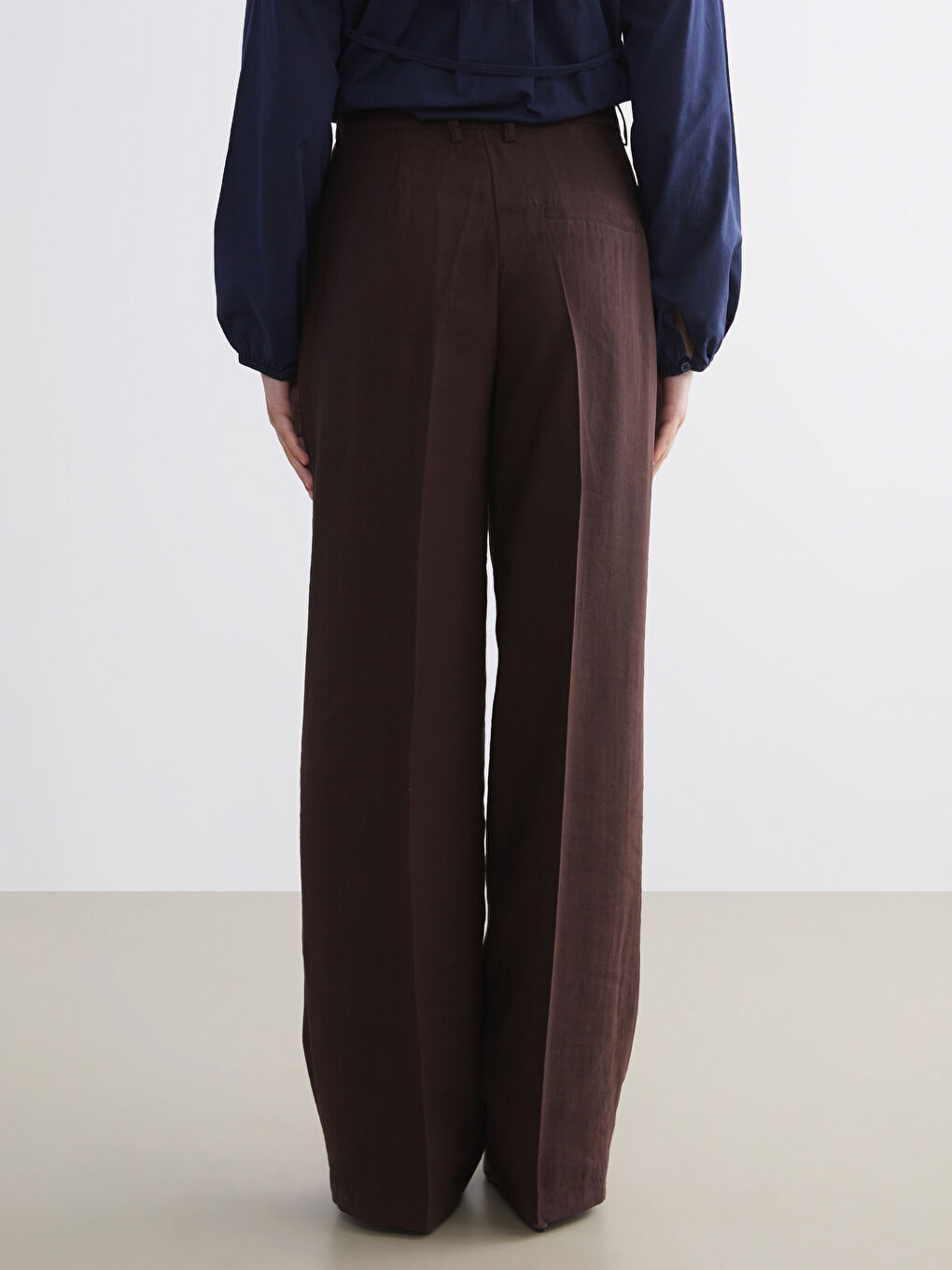 Kahverengi Standart Fit Kadın Pileli Pantolon-3