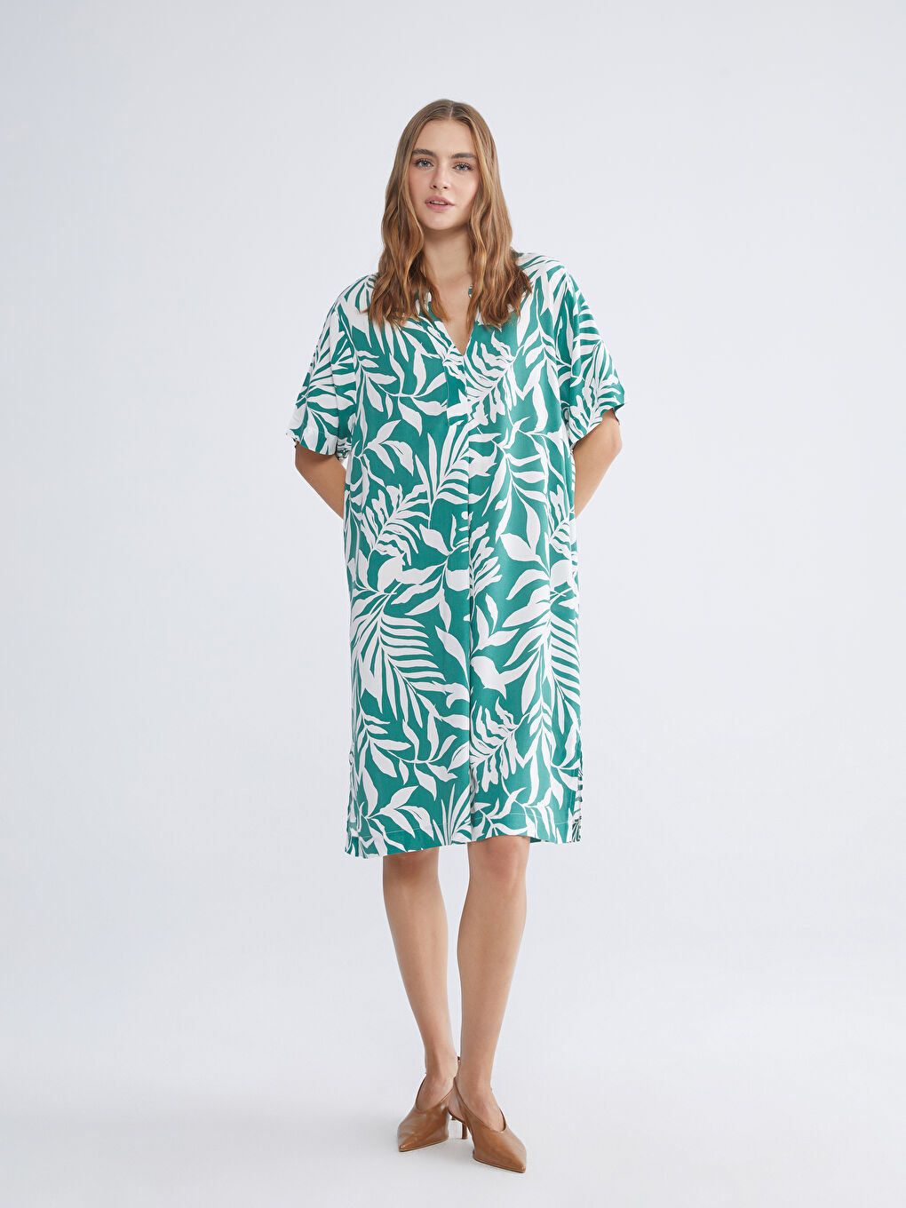 Yeşil Kaçık Yaka Desenli Kadın Elbise