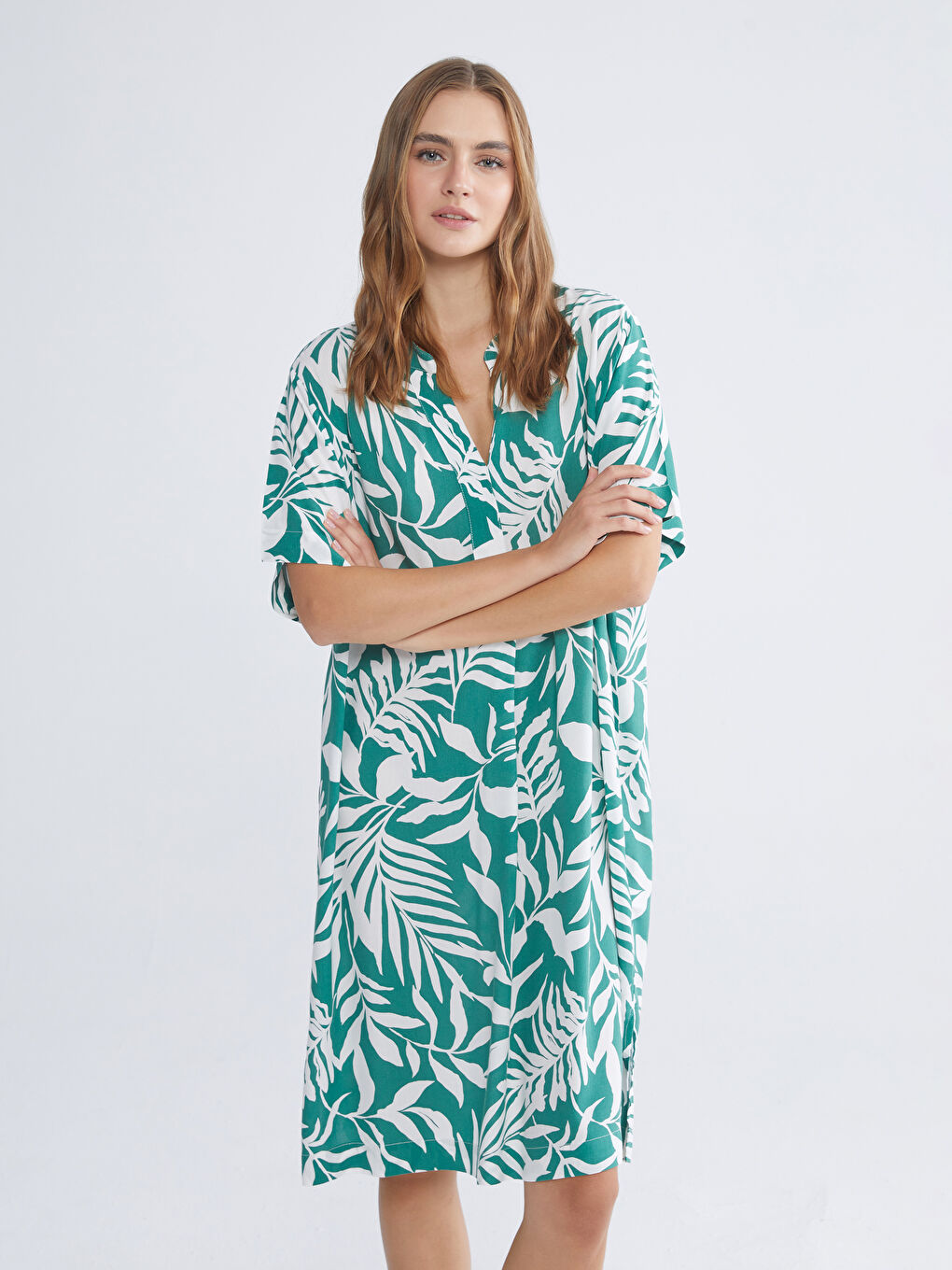 Yeşil Kaçık Yaka Desenli Kadın Elbise-1