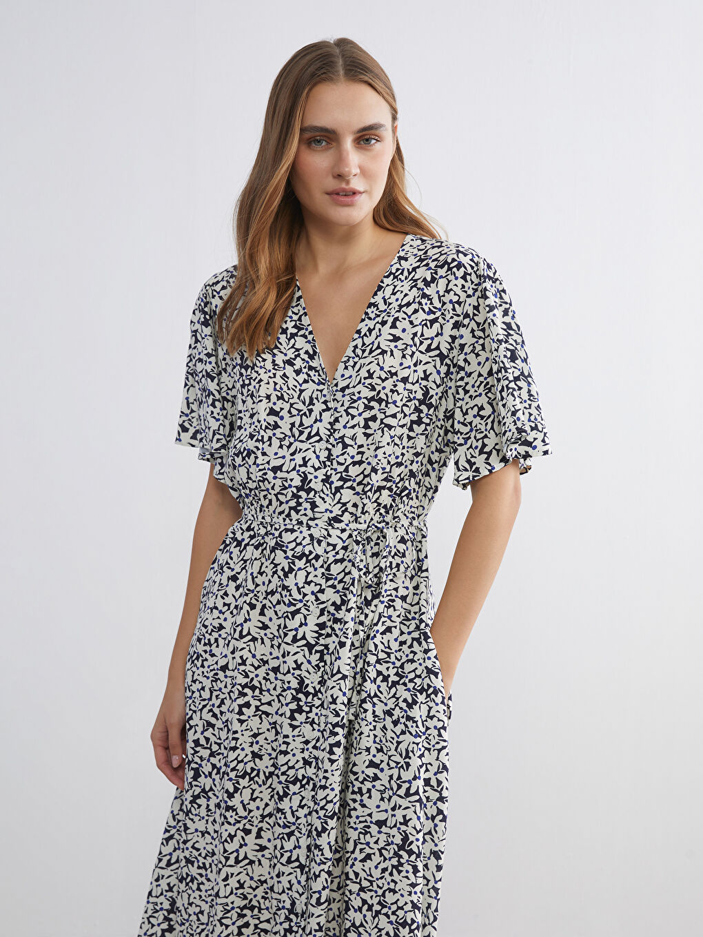 Lacivert V Yaka Çiçekli Belden Oturtmalı Elbise-1