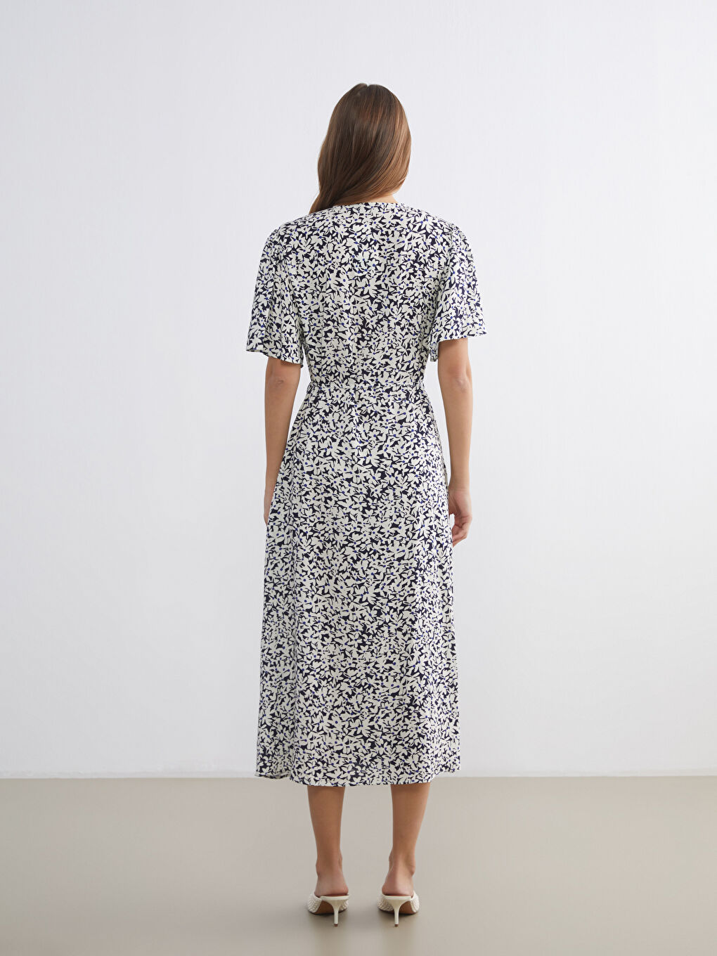 Lacivert V Yaka Çiçekli Belden Oturtmalı Elbise-3