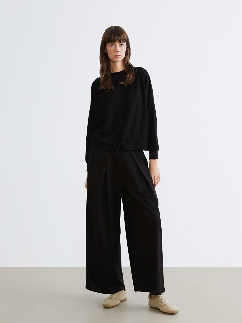 Siyah Beli Lastikli Geniş Paça Kadın Pileli Pantolon