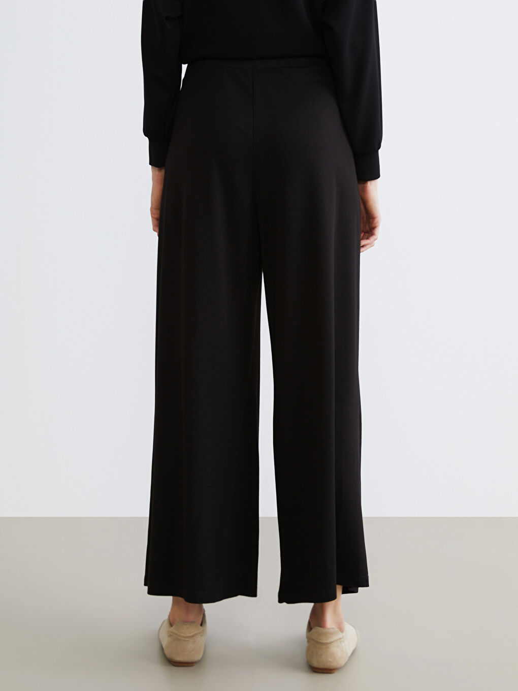 Siyah Beli Lastikli Geniş Paça Kadın Pileli Pantolon-3