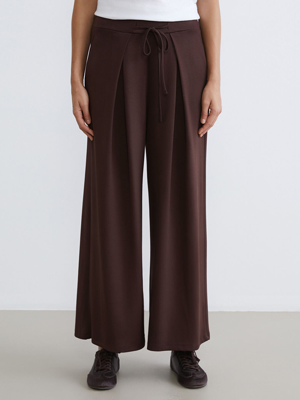 Kahverengi Beli Lastikli Geniş Paça Kadın Pileli Pantolon-1
