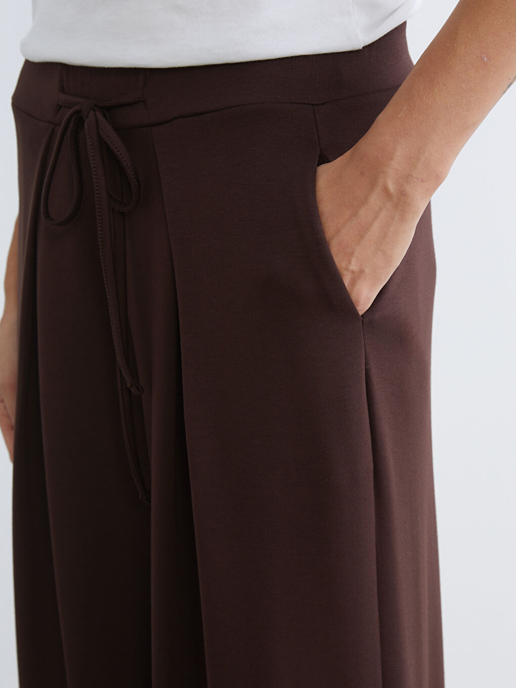 Kahverengi Beli Lastikli Geniş Paça Kadın Pileli Pantolon-2