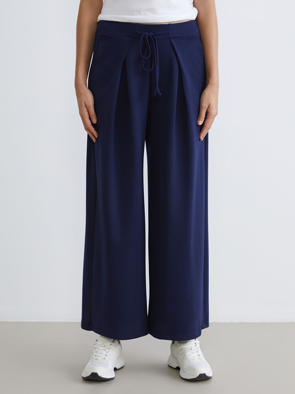 Lacivert Beli Lastikli Geniş Paça Kadın Pileli Pantolon-1