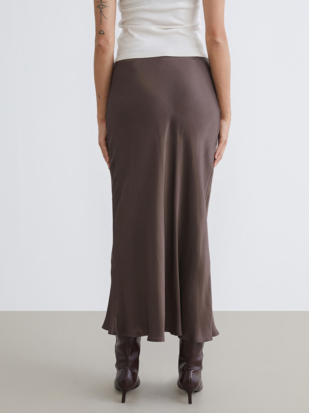 Elastic Waist A-Line Satin Skirt-3