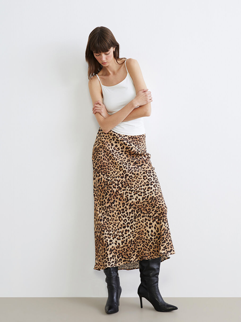 Kahverengi Beli Lastikli Leopar Desenli A Kesim Saten Etek