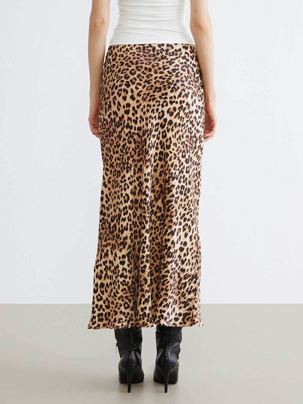 Kahverengi Beli Lastikli Leopar Desenli A Kesim Saten Etek-3
