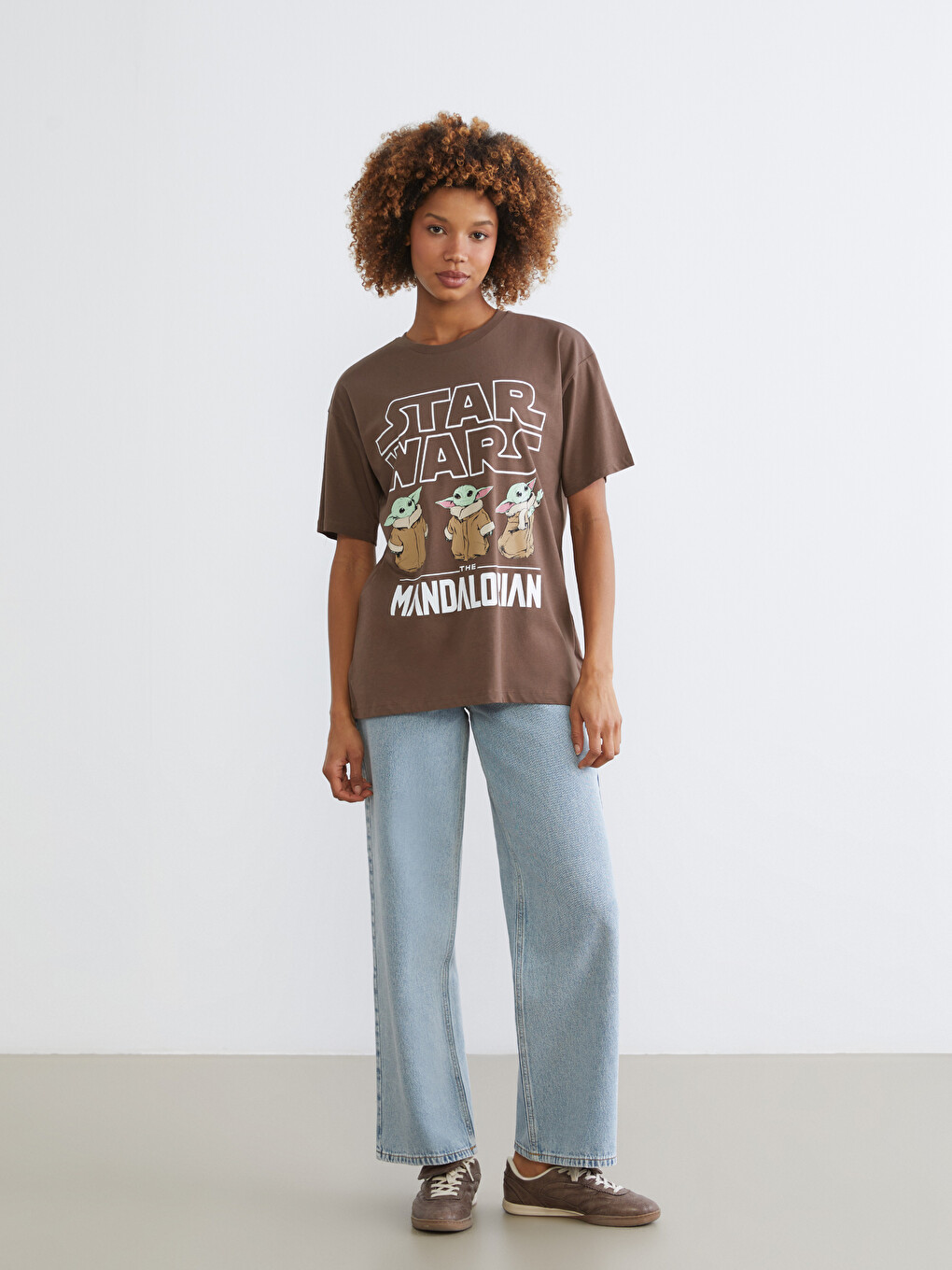 T-shirt Imprimé The Mandalorian À Col Rond Pour Femmes-1