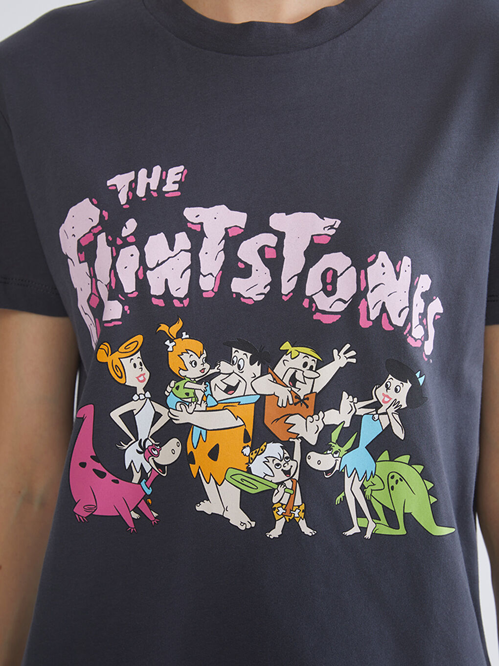 Antrasit Bisiklet Yaka Taş Devri Baskılı Kadın Tişört-2