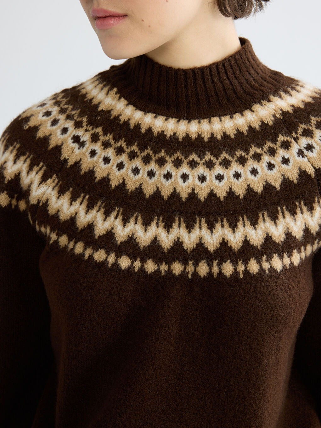 Kahverengi Yarım Balıkçı Yaka Desenli Kadın Triko Kazak	-2