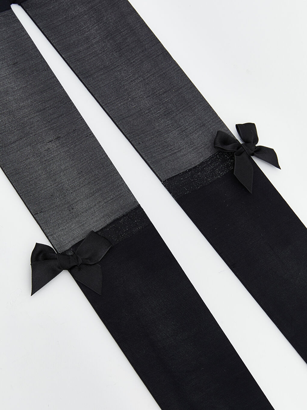 Siyah Fiyonk Detaylı Kız Çocuk Külotlu Çorap-1