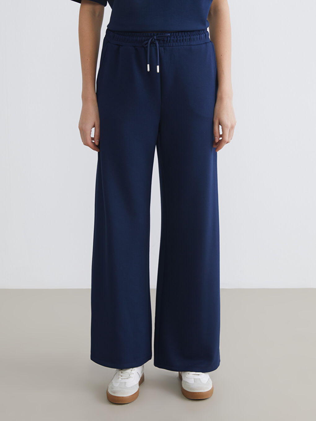 پانتۆڵی ئارەقە بە کەمەر لاستیکی و پانتۆڵ فراوان بۆ ژنان-1