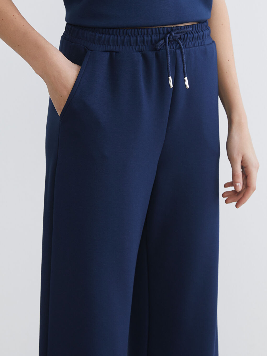 پانتۆڵی ئارەقە بە کەمەر لاستیکی و پانتۆڵ فراوان بۆ ژنان-2