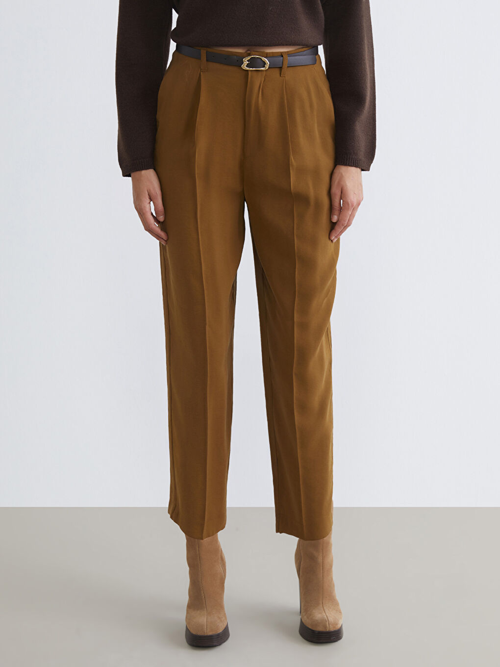 Kahverengi Beli Kemerli Loose Fit Kadın Pileli Pantolon-1