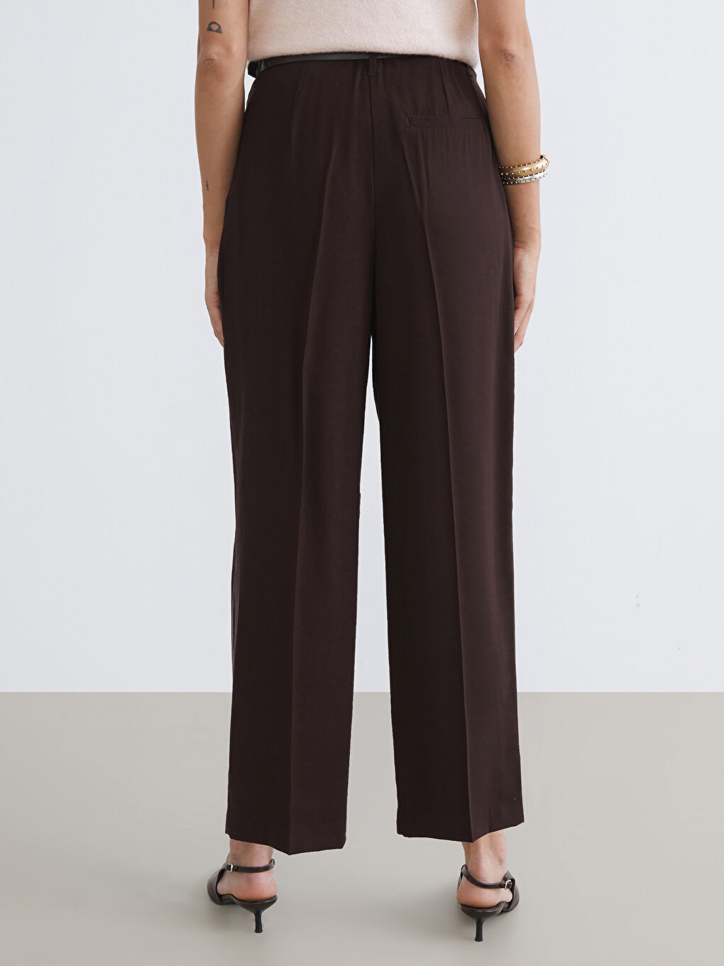 Kahverengi Beli Kemerli Loose Fit Kadın Pileli Pantolon-3