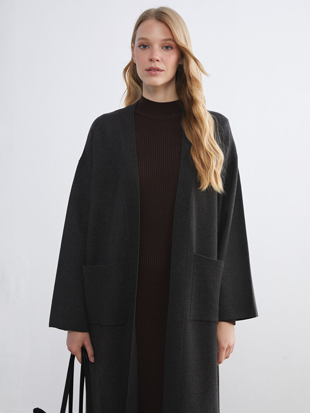 سترة تريكو نساء أوفرسايز بسيطة بياقة شال-1