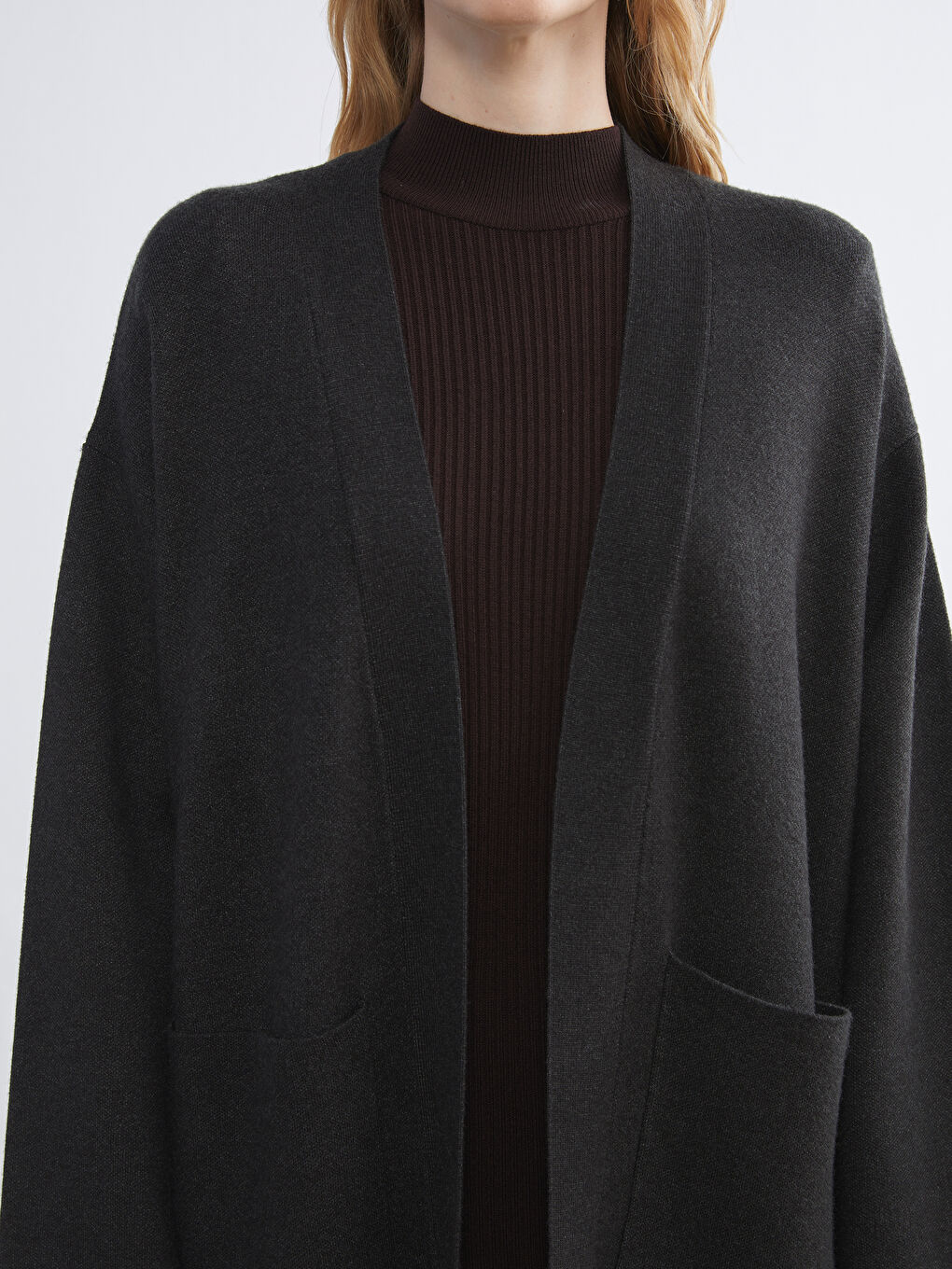 سترة تريكو نساء أوفرسايز بسيطة بياقة شال-2