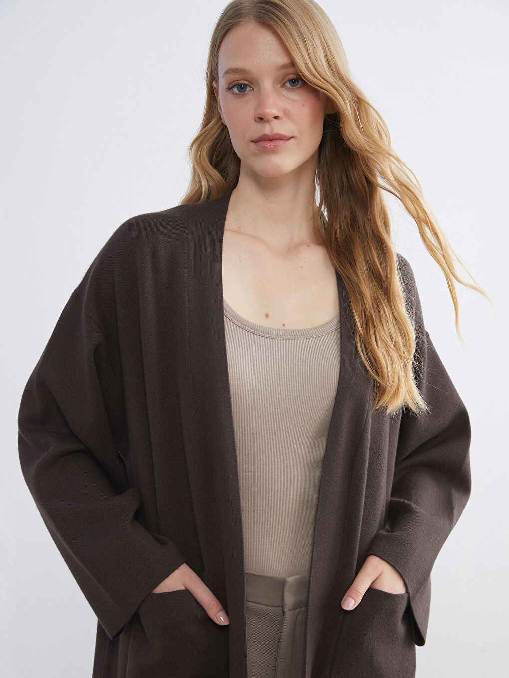 سترة تريكو نساء أوفرسايز بسيطة بياقة شال-1