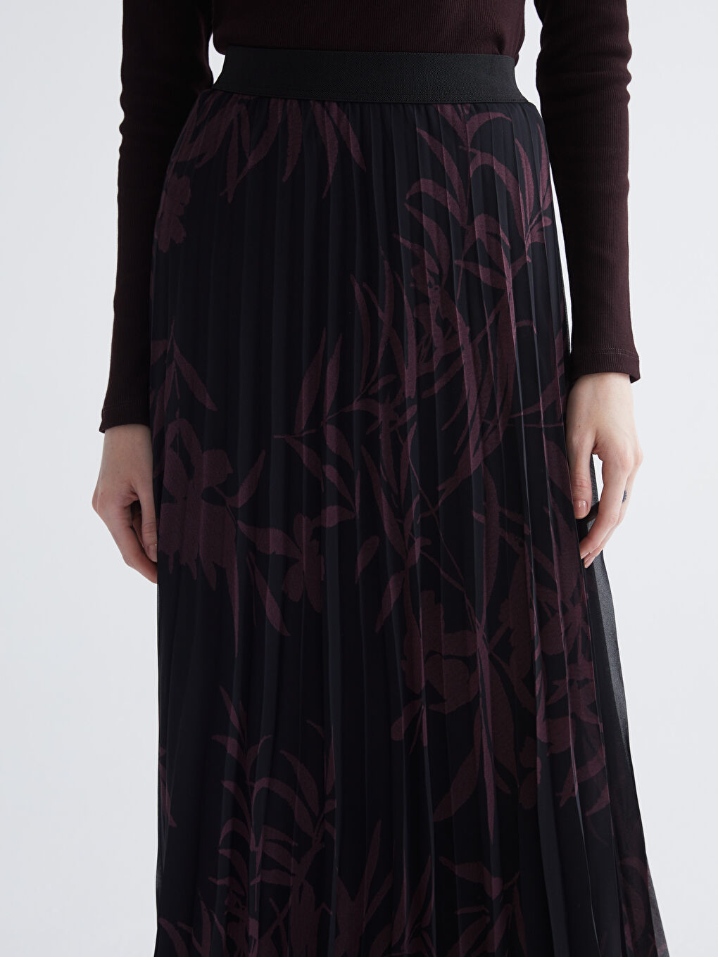 Elastic Waist Figured Pleated Chiffon Skirt-2