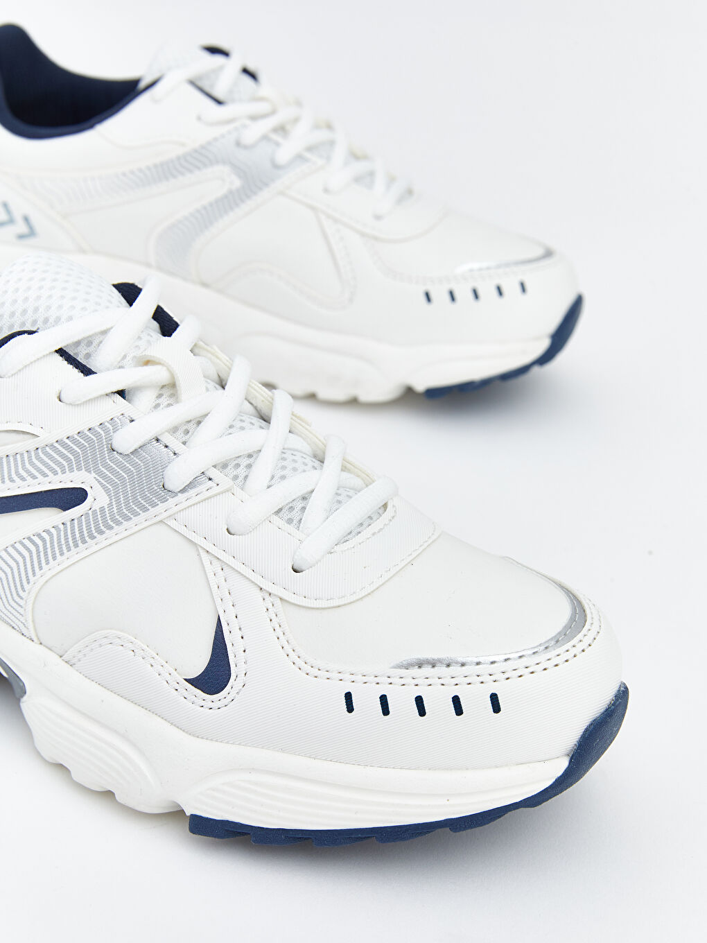 Beyaz Bağcıklı Kadın Spor Ayakkabı-2