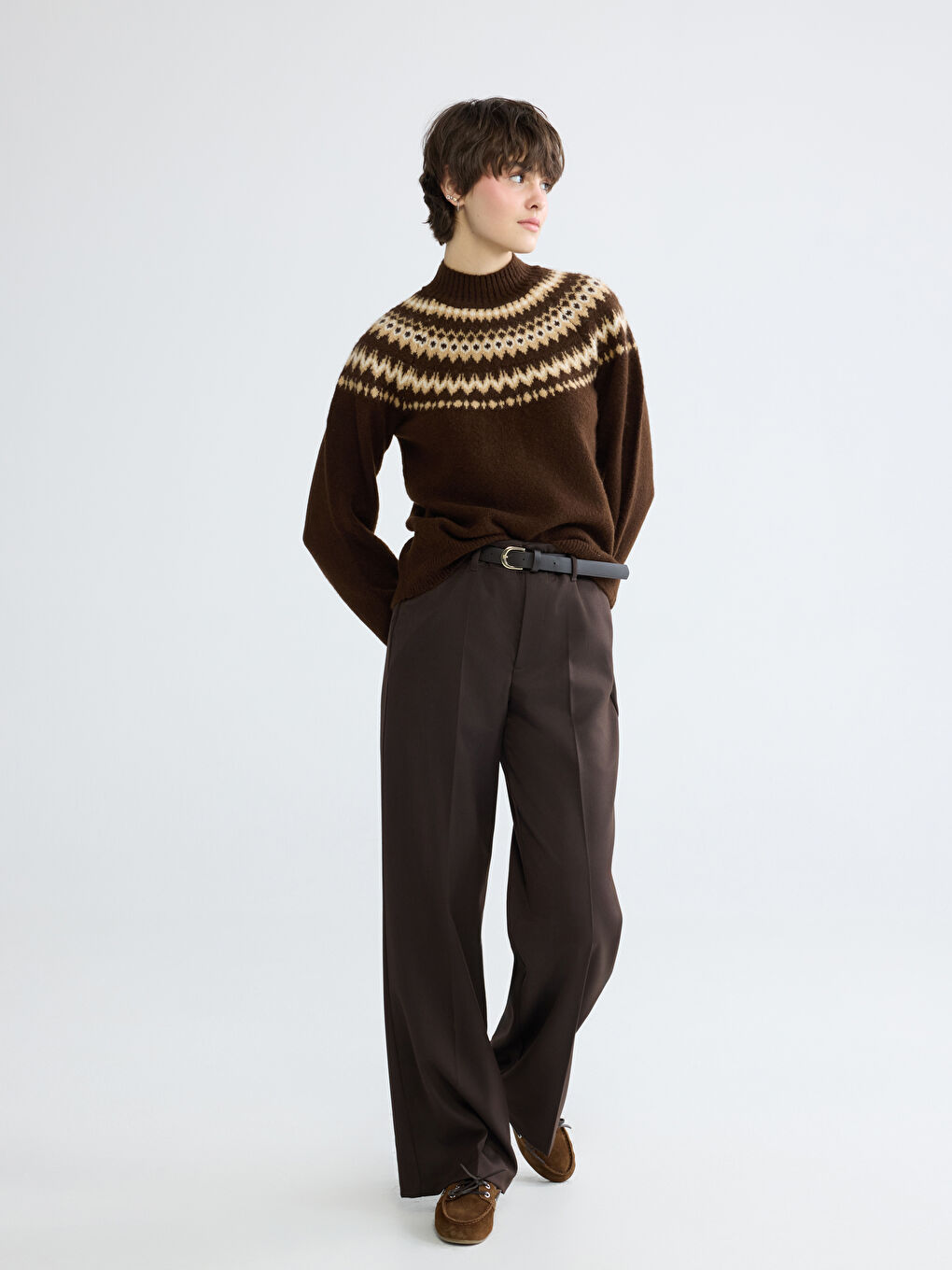 ქალი ყავისფერი სვიტერი-1