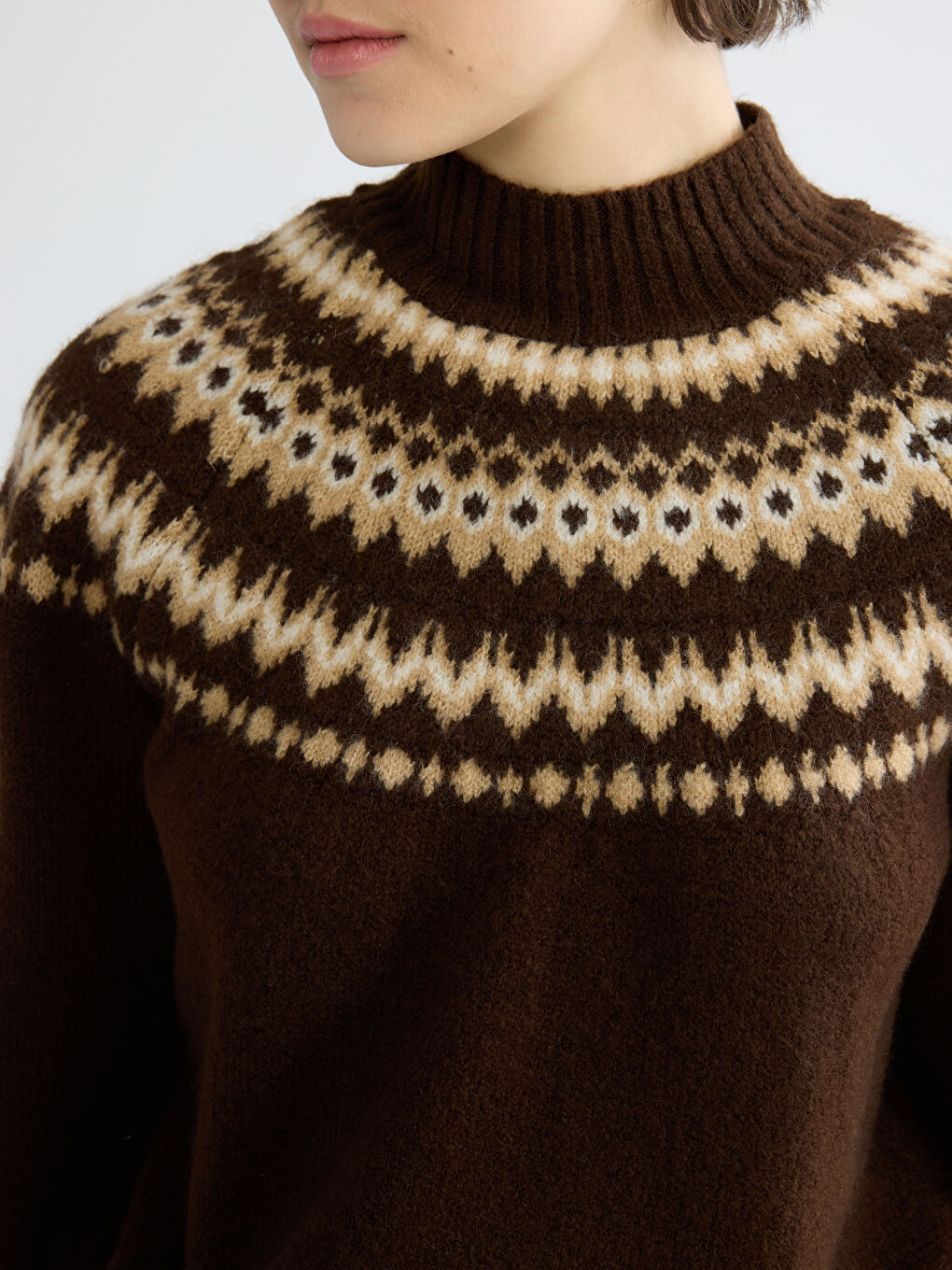 ქალი ყავისფერი სვიტერი-2