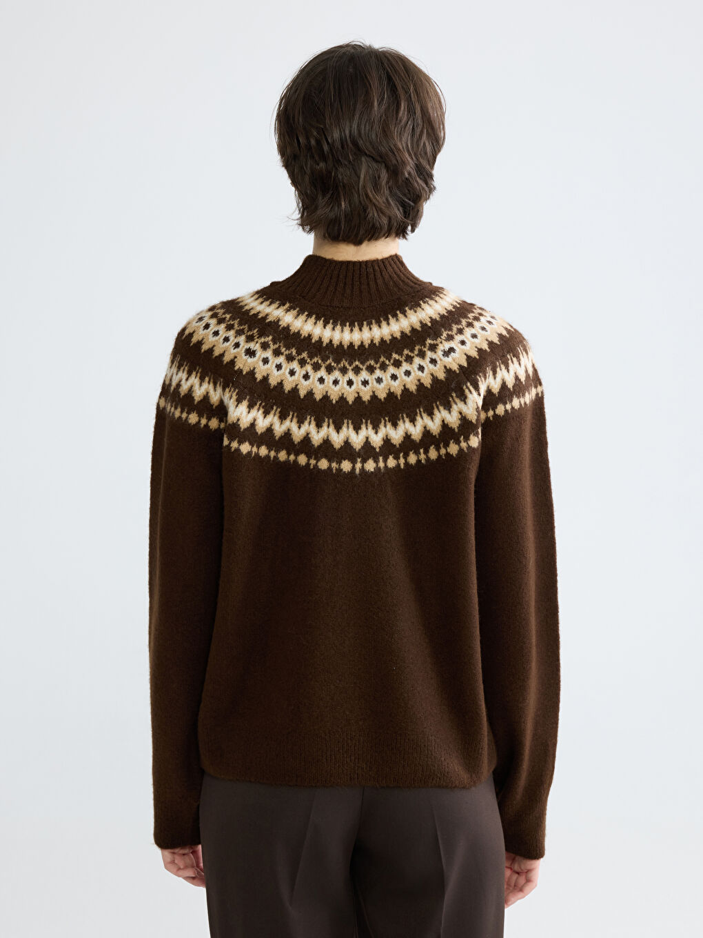 ქალი ყავისფერი სვიტერი-3