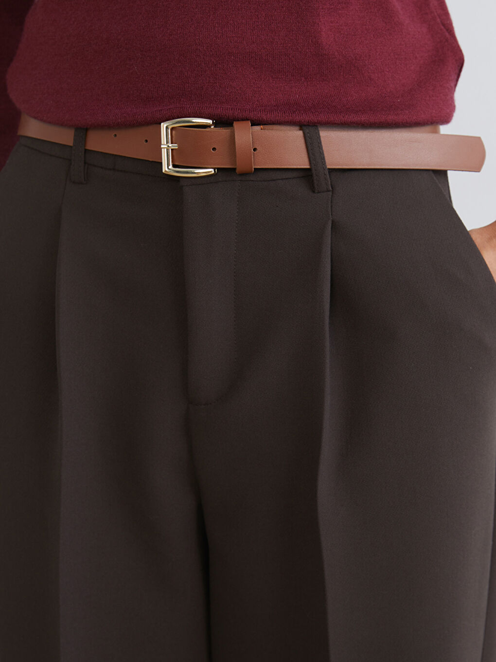 Kahverengi Beli Kemerli Havuç Kesim Kadın Pileli Pantolon-2