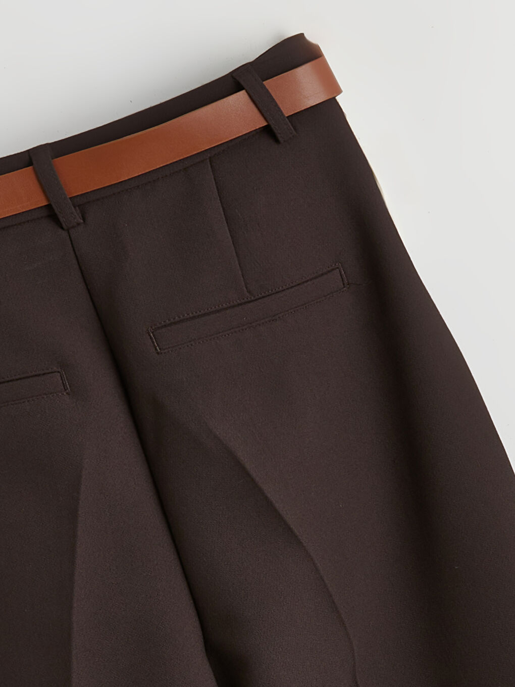 Kahverengi Beli Kemerli Havuç Kesim Kadın Pileli Pantolon-5