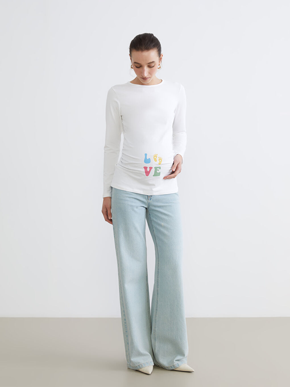 Beyaz Bisiklet Yaka Baskılı Kadın Tişört-1