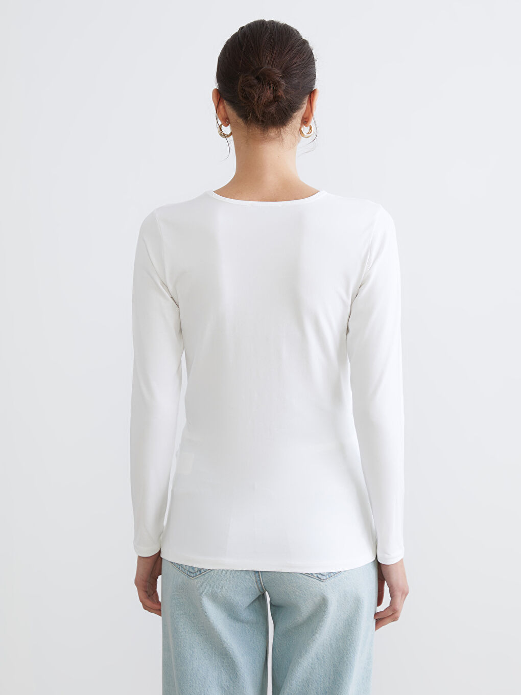 Beyaz Bisiklet Yaka Baskılı Kadın Tişört-4